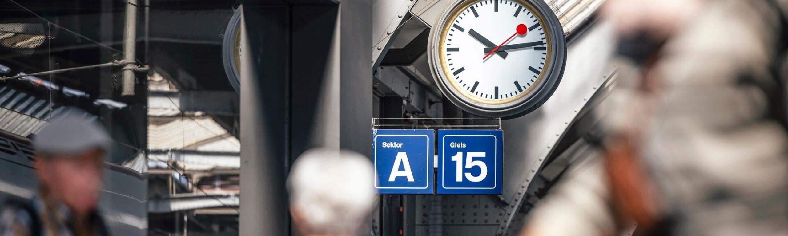 L’orologio di stazione imprime il ritmo da ormai 75 anni.