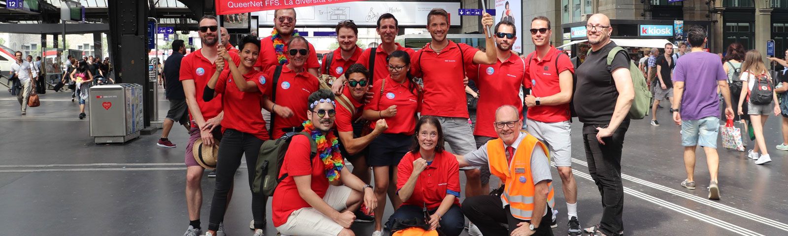 Des collaborateurs des CFF à la Zurich Pride 2018.