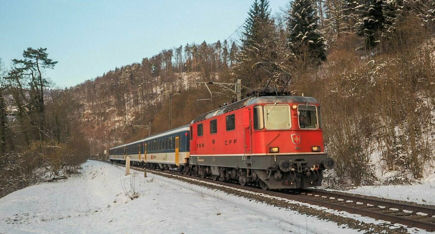Train sur rails par temps de neige