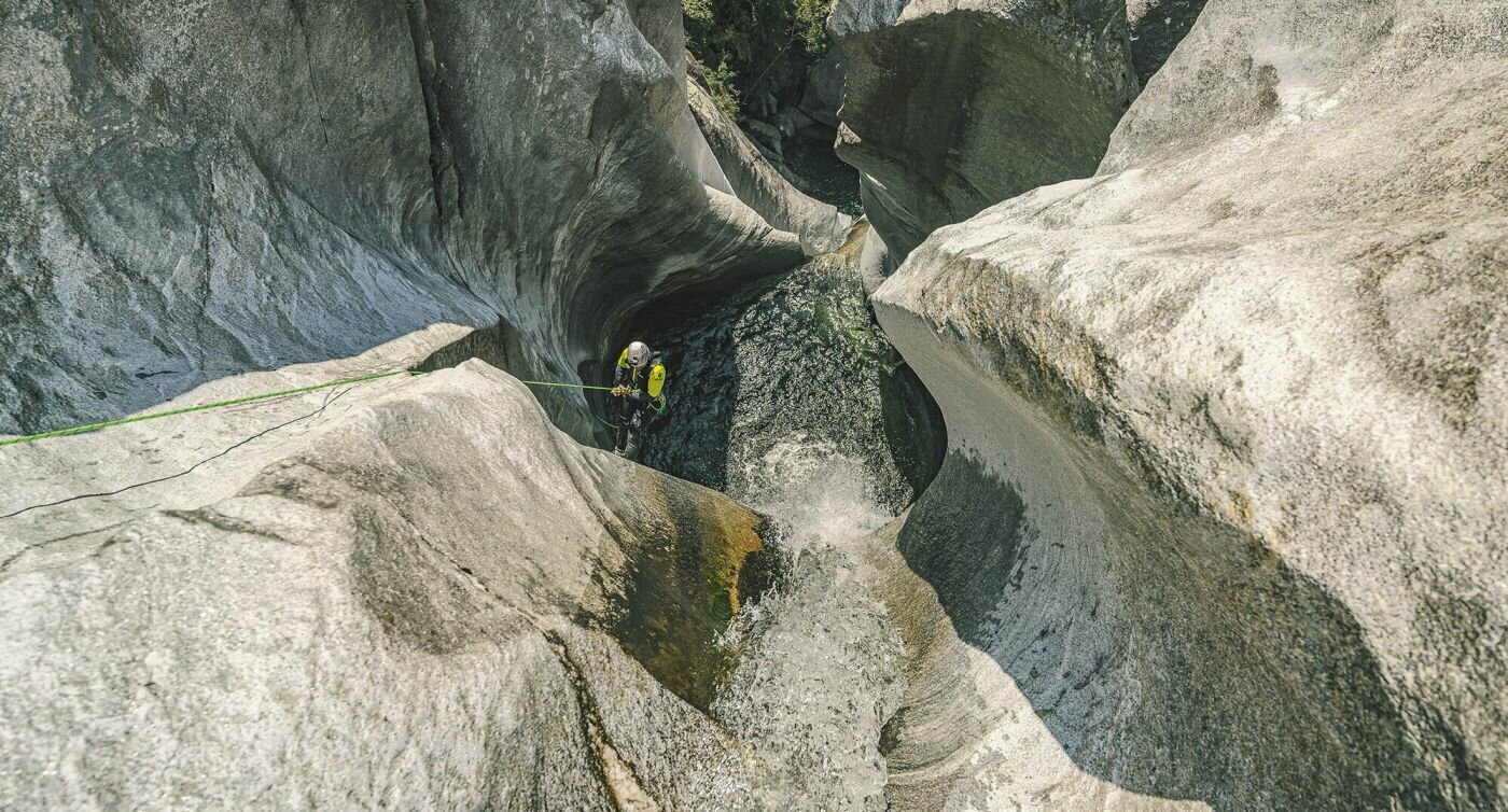 Le speciali formazioni rocciose delle gole del Ticino sono tipiche di questa regione.