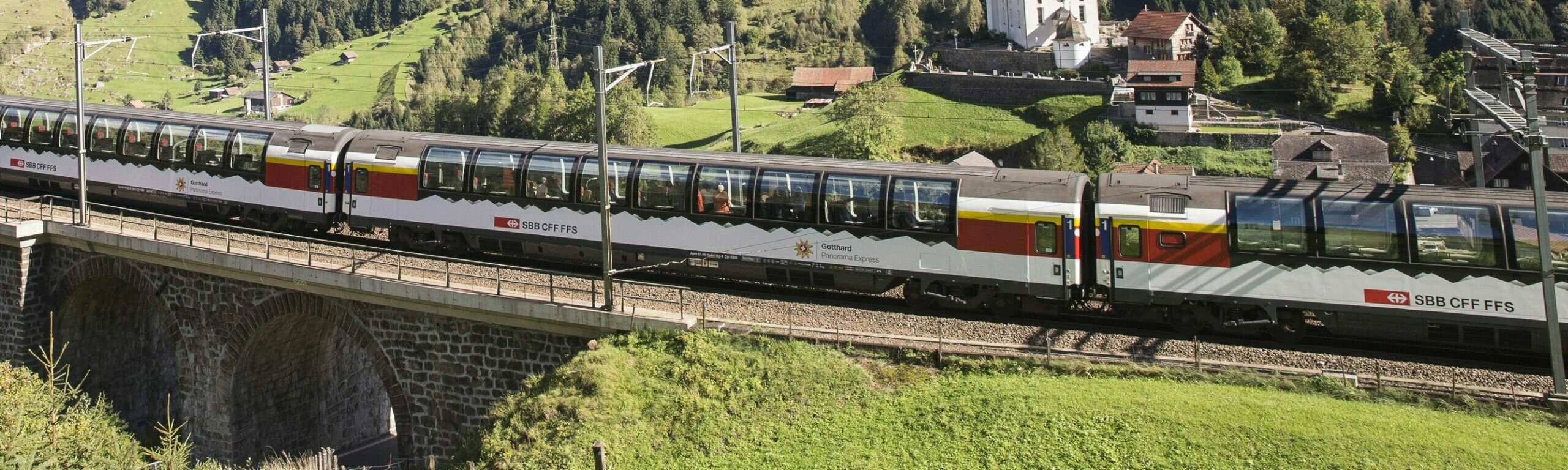 Mit dem Gotthard Panorama Express von Luzern nach Bellinzona